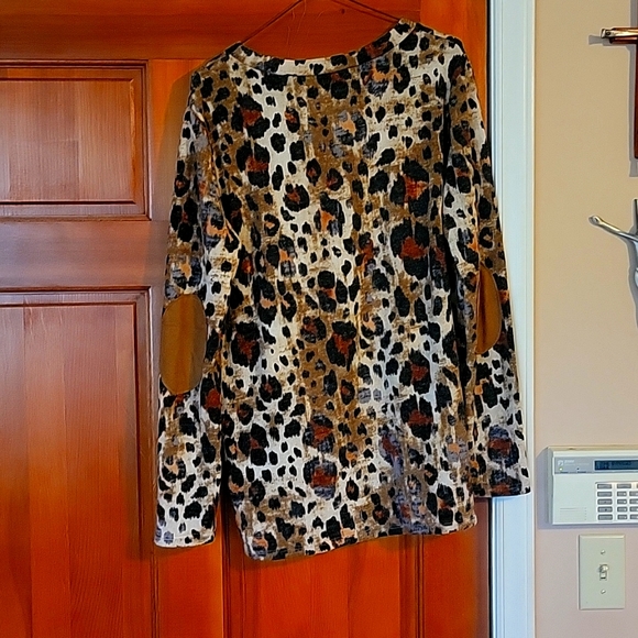 Vanilla Bay leopard print sweater - Picture 2 of 4